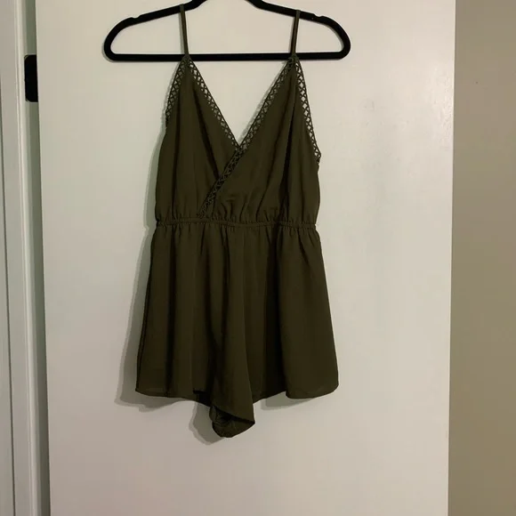 Romper - Picture 1 of 5
